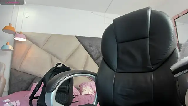 SaskiaGrendel online show from 04/12/26, 12:04