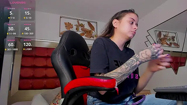 SaskiaGrendel online show from 04/22/26, 12:02