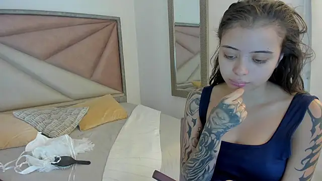 SaskiaGrendel online show from 07/19/26, 06:11