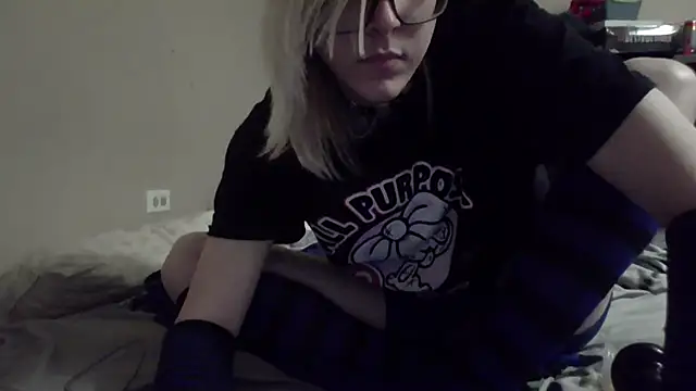 Snapshot of amethystbunnyboy chatting on 03/04/25, 10:49 amethystbunnyboy online show from 03/04/25, 10:49