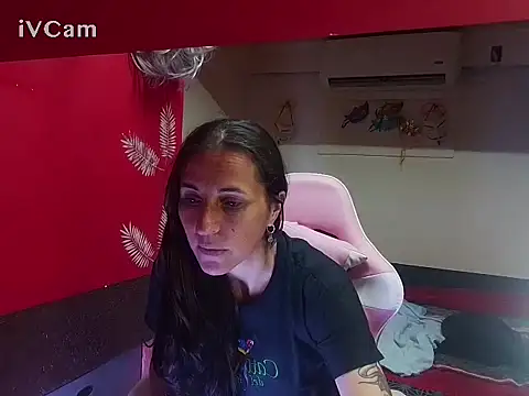 Snapshot of gatitahot-silvy chatting on 10/24/25, 06:15 gatitahot-silvy online show from 10/24/25, 06:15