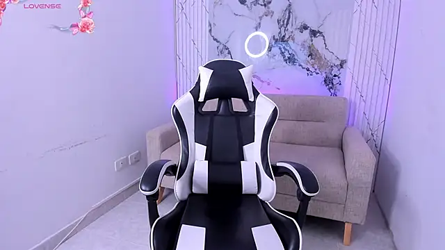 Snapshot of LexiAndDeker chatting on 09/29/25, 05:29 LexiAndDeker online show from 09/29/25, 05:29