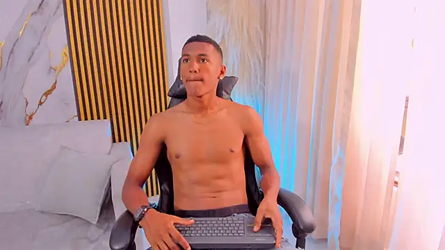 Snapshot of LexiAndDeker chatting on 10/06/25, 05:43 LexiAndDeker online show from 10/06/25, 05:43