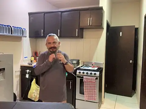 Snapshot of Sollhmaarh chatting on 12/20/25, 06:20 Sollhmaarh online show from 12/20/25, 06:20