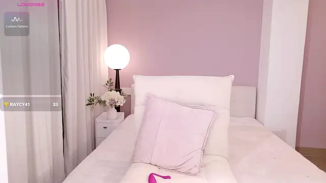 Snapshot of honey113 chatting on 04/19/26, 01:54 honey113 online show from 04/19/26, 01:54
