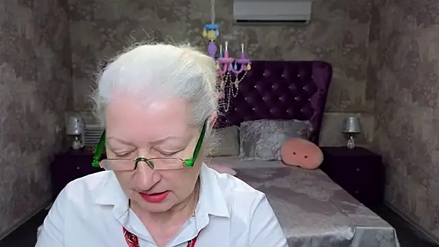 Maya Mayflower online show from 03/12/25, 12:15