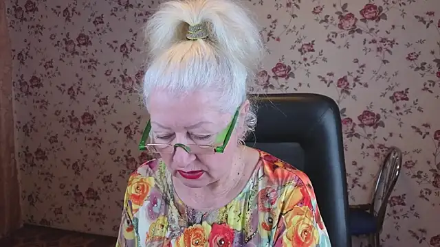 Maya Mayflower online show from 11/04/25, 04:00