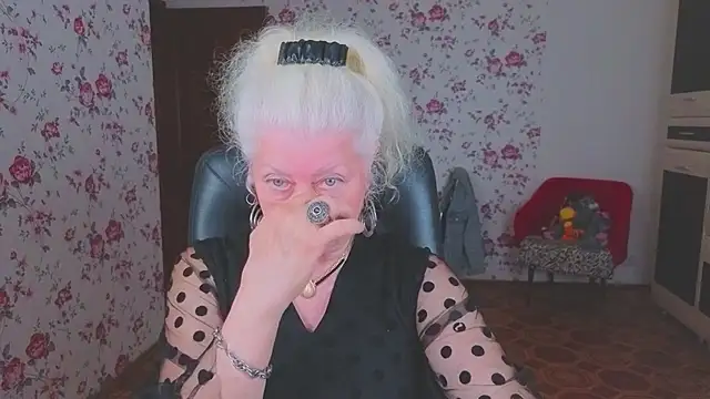 Maya Mayflower online show from 06/01/26, 03:41
