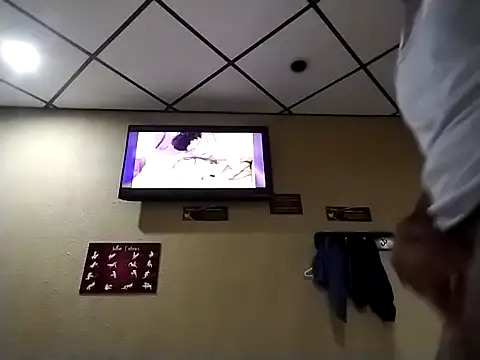 karlossan24 online show from 02/15/26, 09:33