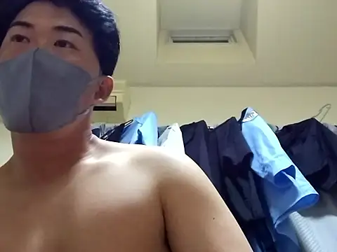 Snapshot of taaaaaa- chatting on 10/05/25, 11:30 taaaaaa- online show from 10/05/25, 11:30