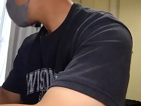 Snapshot of taaaaaa- chatting on 10/12/25, 07:18 taaaaaa- online show from 10/12/25, 07:18