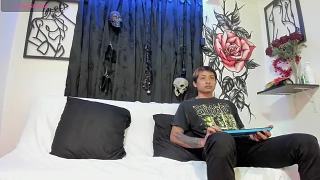 Snapshot of KratosAfroditacs chatting on 03/21/25, 03:57 KratosAfroditacs online show from 03/21/25, 03:57