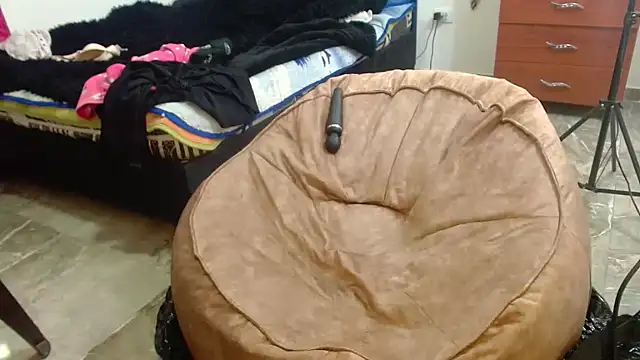 Snapshot of KratosAfroditacs chatting on 09/27/25, 03:55 KratosAfroditacs online show from 09/27/25, 03:55