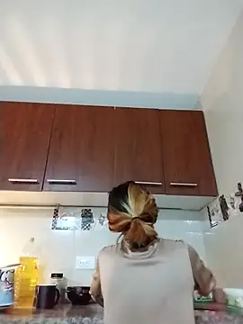 Snapshot of KratosAfroditacs chatting on 10/11/25, 02:00 KratosAfroditacs online show from 10/11/25, 02:00