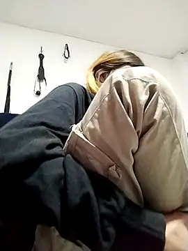 Snapshot of KratosAfroditacs chatting on 10/21/25, 07:58 KratosAfroditacs online show from 10/21/25, 07:58