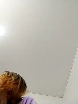 Snapshot of KratosAfroditacs chatting on 10/23/25, 04:01 KratosAfroditacs online show from 10/23/25, 04:01