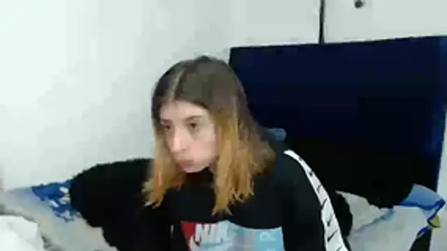 Snapshot of KratosAfroditacs chatting on 11/09/25, 07:23 KratosAfroditacs online show from 11/09/25, 07:23