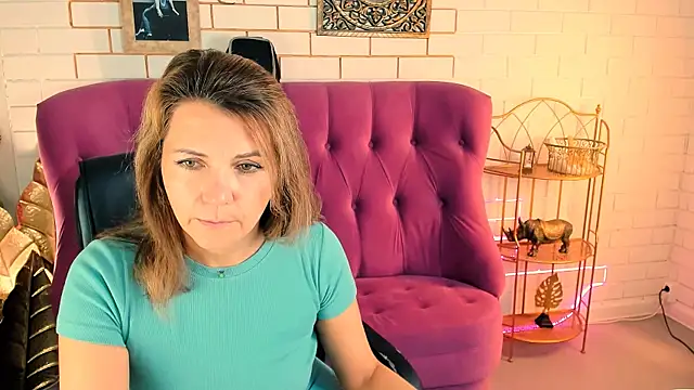 NicoleHitman online show from 09/26/25, 09:35