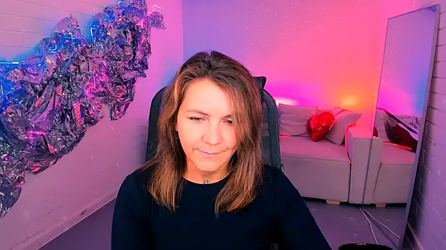 NicoleHitman online show from 10/13/25, 09:31