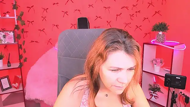 NicoleHitman online show from 11/18/25, 09:14