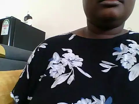 Nubian Nefertiti online show from 04/19/26, 07:07