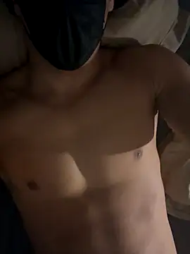 Snapshot of maxx777 chatting on 11/03/25, 10:42 maxx777 online show from 11/03/25, 10:42