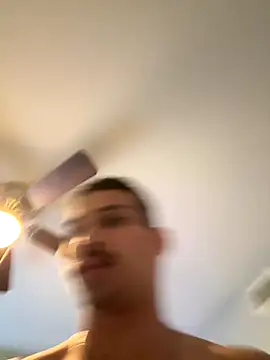 Snapshot of Maikolsalami2 chatting on 10/31/25, 02:40 Maikolsalami2 online show from 10/31/25, 02:40