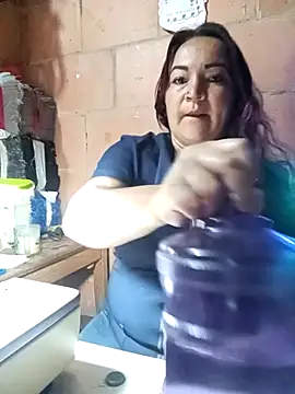 isis milove online show from 03/11/26, 11:05