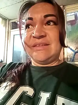 isis milove online show from 04/06/26, 11:11