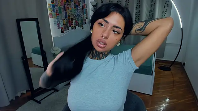 Snapshot of CharimgSabrina chatting on 10/03/25, 07:05 CharimgSabrina online show from 10/03/25, 07:05