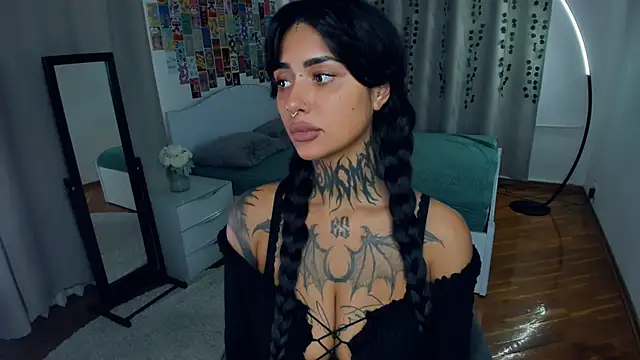 Snapshot of CharimgSabrina chatting on 10/05/25, 06:12 CharimgSabrina online show from 10/05/25, 06:12