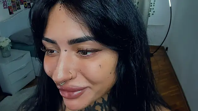 Snapshot of CharimgSabrina chatting on 10/12/25, 06:12 CharimgSabrina online show from 10/12/25, 06:12