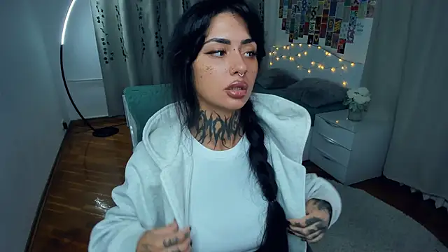 Snapshot of CharimgSabrina chatting on 10/20/25, 06:25 CharimgSabrina online show from 10/20/25, 06:25