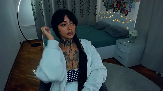 Snapshot of CharimgSabrina chatting on 10/27/25, 07:01 CharimgSabrina online show from 10/27/25, 07:01