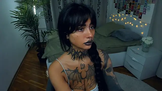 Snapshot of CharimgSabrina chatting on 11/14/25, 06:12 CharimgSabrina online show from 11/14/25, 06:12