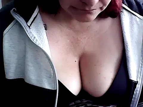 Snapshot of BiancaSteel chatting on 11/13/25, 01:10 BiancaSteel online show from 11/13/25, 01:10