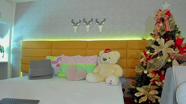 LeilaHiuston online show from 11/10/25, 08:30