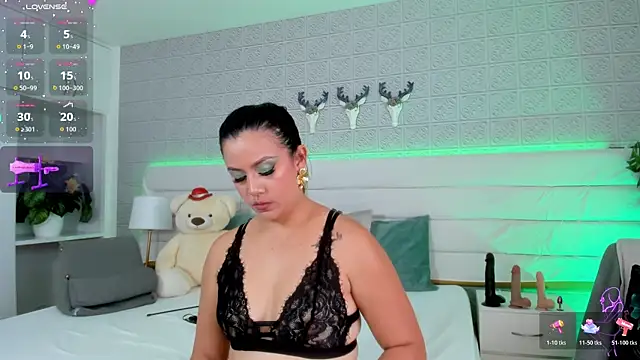 Snapshot of LeilaHiuston chatting on 02/11/26, 08:47 LeilaHiuston online show from 02/11/26, 08:47