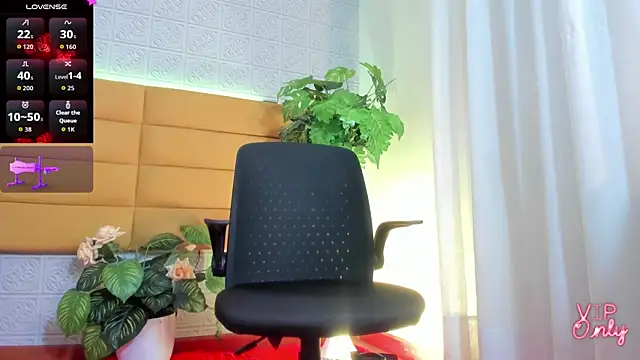 Snapshot of LeilaHiuston chatting on 02/17/26, 08:15 LeilaHiuston online show from 02/17/26, 08:15