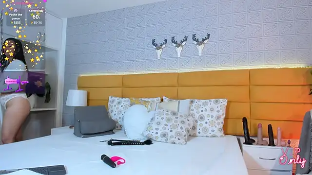 Snapshot of LeilaHiuston chatting on 02/22/26, 12:01 LeilaHiuston online show from 02/22/26, 12:01