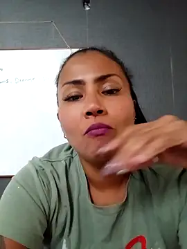 Snapshot of Ariana_Rodriguez chatting on 03/05/25, 07:38 Ariana Rodriguez online show from 03/05/25, 07:38