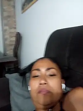 Snapshot of Ariana_Rodriguez chatting on 10/04/25, 02:20 Ariana Rodriguez online show from 10/04/25, 02:20