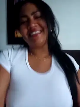 Snapshot of Ariana_Rodriguez chatting on 10/07/25, 12:13 Ariana Rodriguez online show from 10/07/25, 12:13