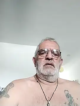 Snapshot of coolbrady17 chatting on 09/13/25, 04:45 coolbrady17 online show from 09/13/25, 04:45
