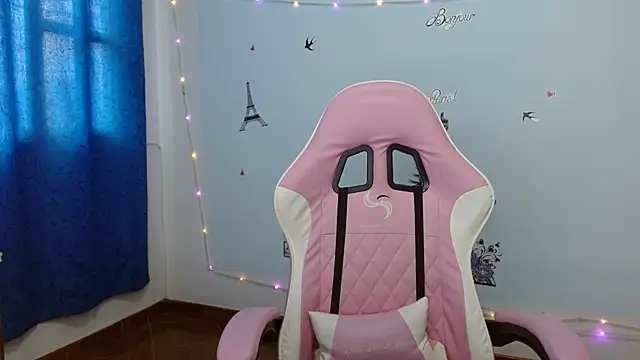 nanis milf online show from 04/17/26, 12:30