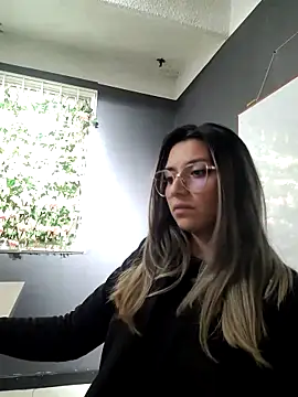 Snapshot of Isabella_Varella chatting on 03/04/25, 04:52 Isabella Varella online show from 03/04/25, 04:52