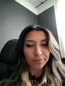 Snapshot of Isabella_Varella chatting on 03/10/25, 01:21 Isabella Varella online show from 03/10/25, 01:21