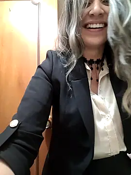 Snapshot of Isabella_Varella chatting on 03/10/25, 04:25 Isabella Varella online show from 03/10/25, 04:25