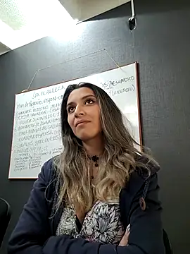 Snapshot of Isabella_Varella chatting on 03/11/25, 01:45 Isabella Varella online show from 03/11/25, 01:45