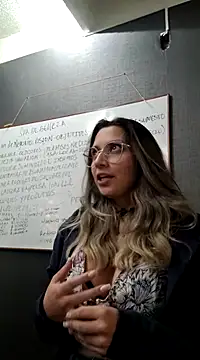 Snapshot of Isabella_Varella chatting on 03/11/25, 05:02 Isabella Varella online show from 03/11/25, 05:02